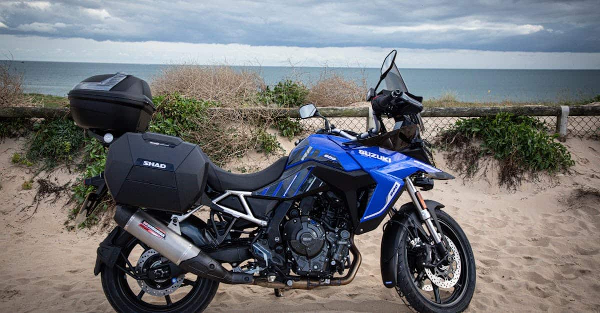 découvrez la suzuki gsx-r 1000 : une moto sportive emblématique alliant puissance, performance et design moderne. idéale pour les amateurs de sensations fortes et de conduite dynamique sur route comme sur circuit.