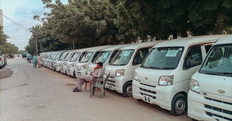 louez un van facilement pour vos déplacements, voyages ou déménagements. découvrez nos offres flexibles et nos véhicules récents adaptés à tous vos besoins de location de van en france.