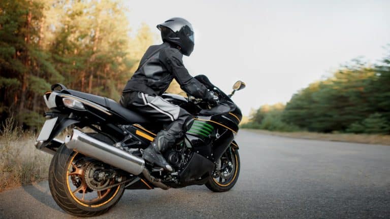 Sensations de conduite : que change réellement le passage du thermique à l’électrique en roadster ?